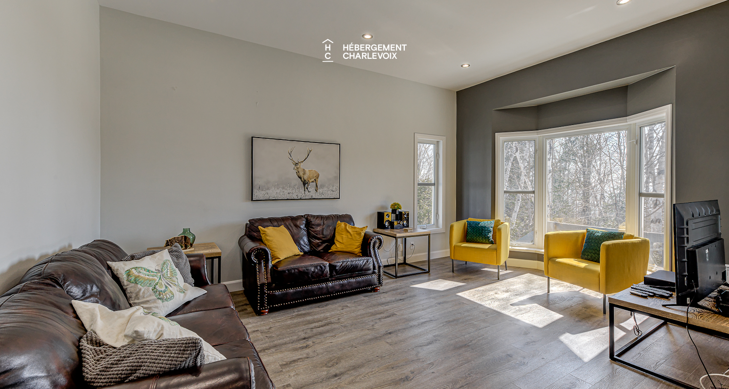 AST-47 - Swimming pool, spa and view of the St. Lawrence River!