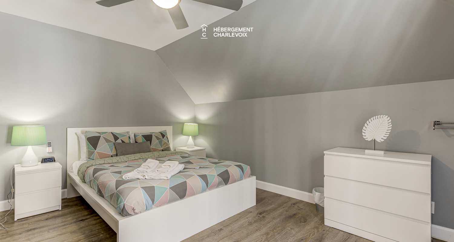 AST-47 - Swimming pool, spa and view of the St. Lawrence River!