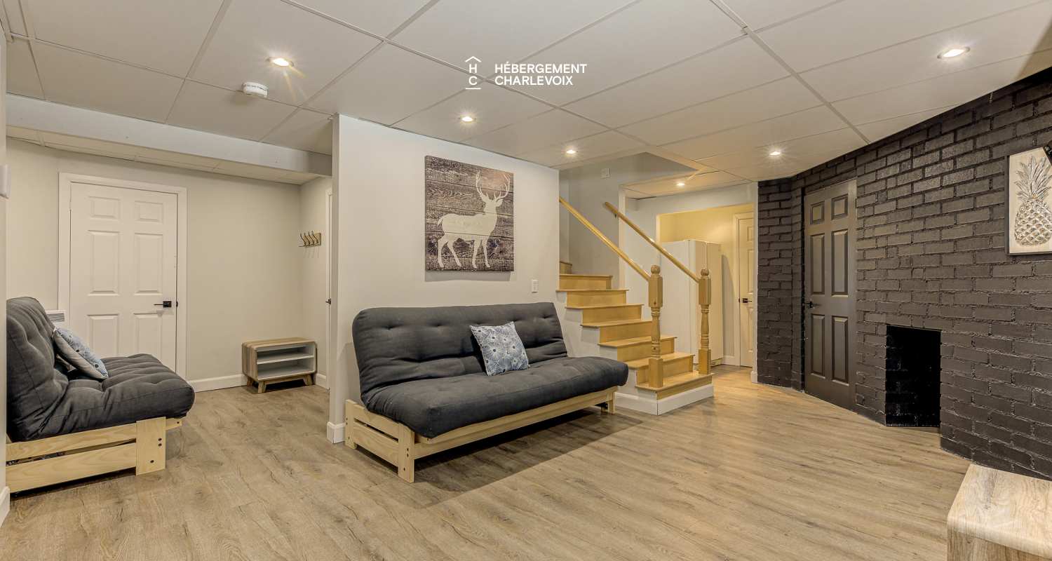 AST-47 - Swimming pool, spa and view of the St. Lawrence River!