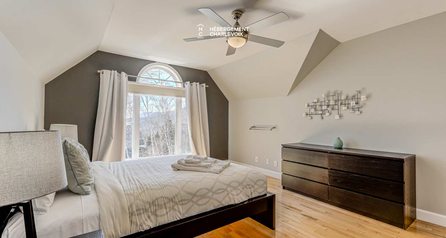 AST-47 - Swimming pool, spa and view of the St. Lawrence River!