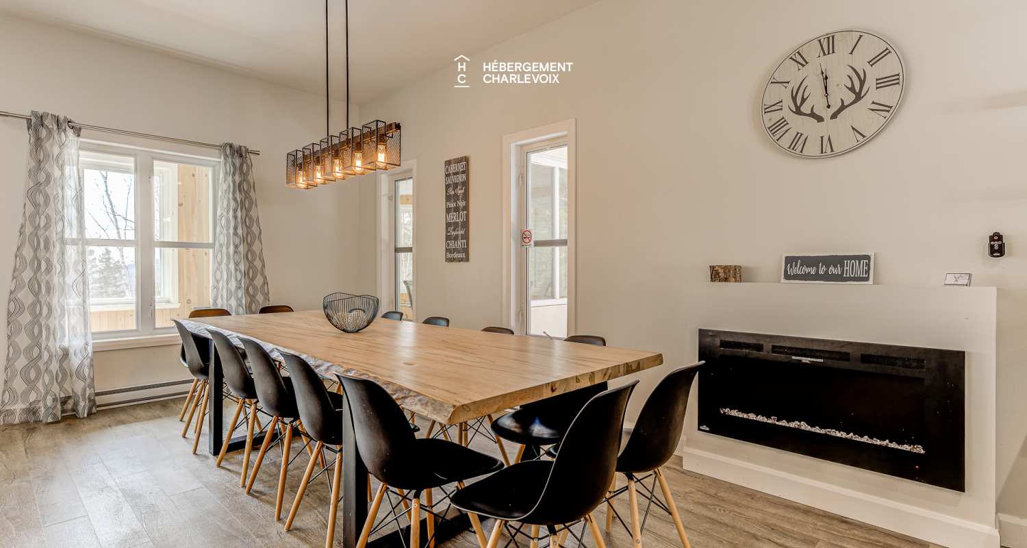 AST-47 - Swimming pool, spa and view of the St. Lawrence River!