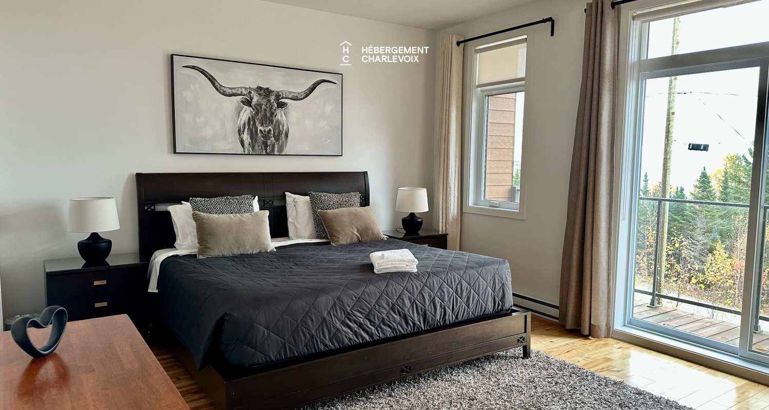 AUB-150 -  Majestic view of the river and the Charlevoix Massif