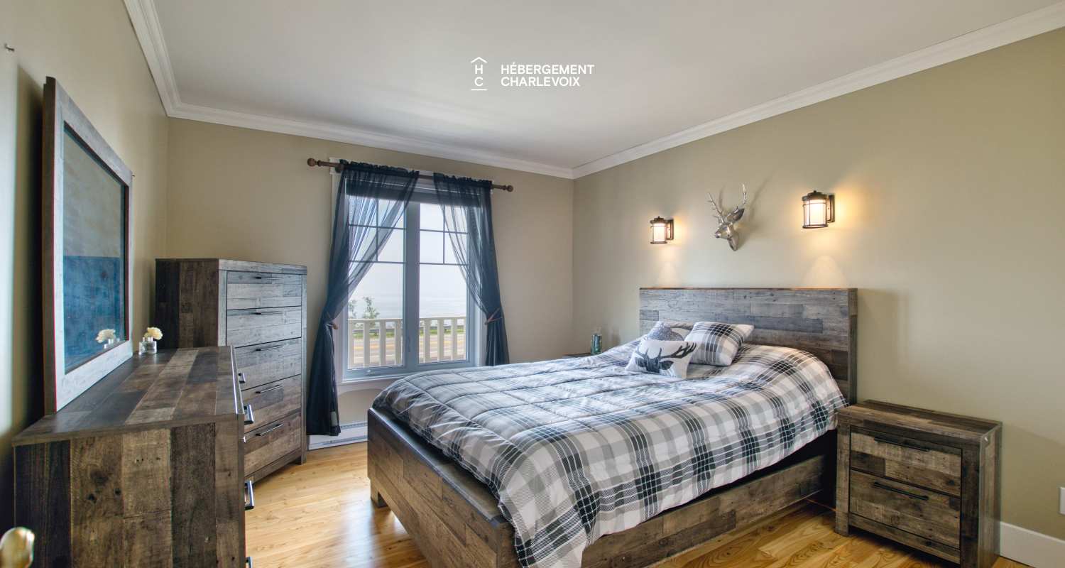 AZE-1255 - Come breathe the salty air of the St. Lawrence River