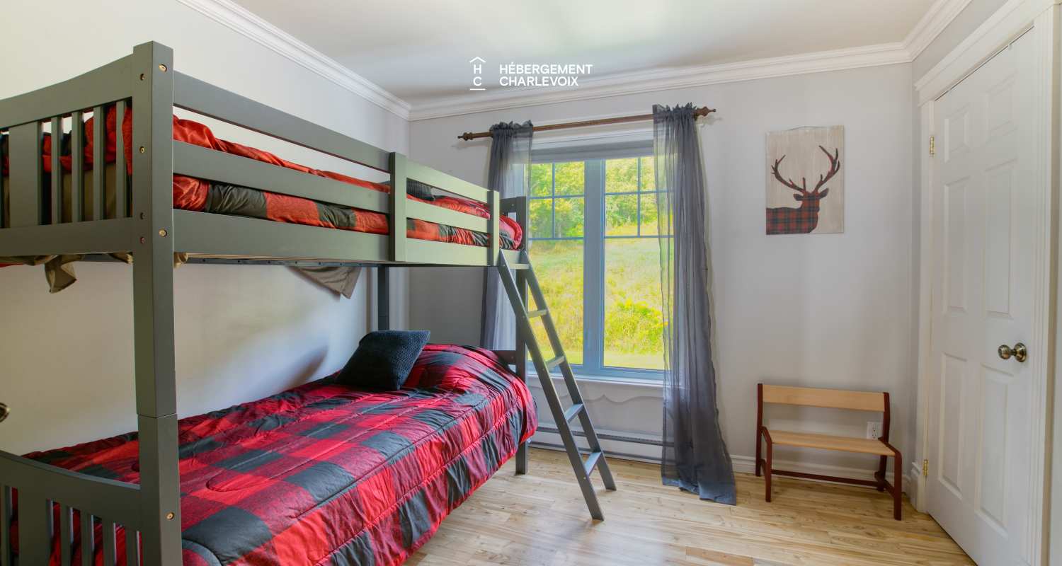 AZE-1255 - Come breathe the salty air of the St. Lawrence River