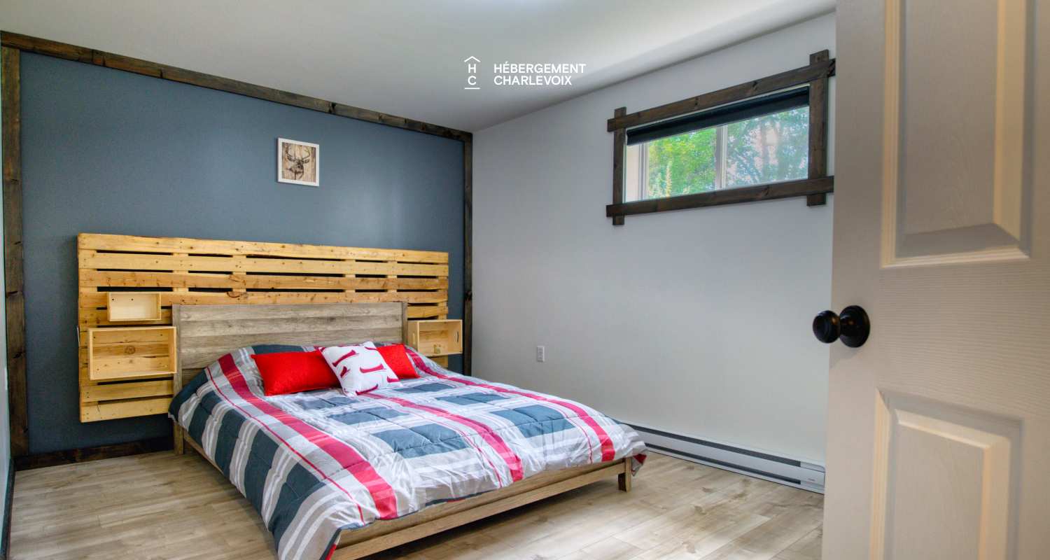 AZE-1255 - Come breathe the salty air of the St. Lawrence River