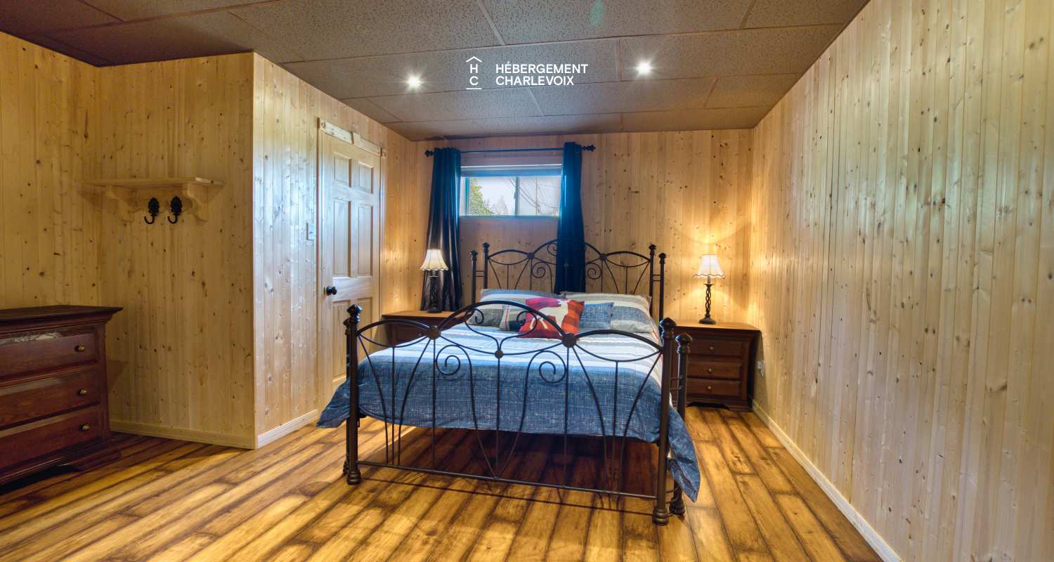 AZE-1255 - Come breathe the salty air of the St. Lawrence River