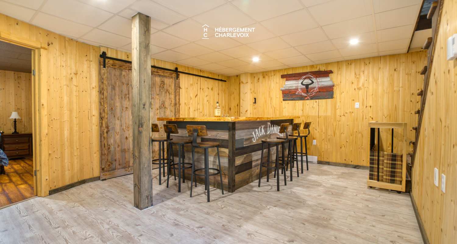 AZE-1255 - Come breathe the salty air of the St. Lawrence River