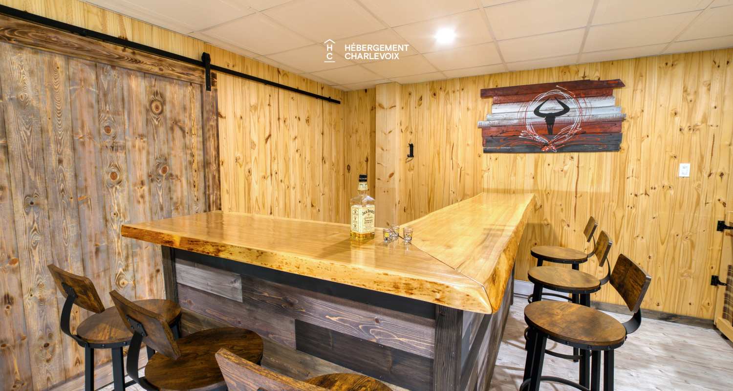 AZE-1255 - Come breathe the salty air of the St. Lawrence River