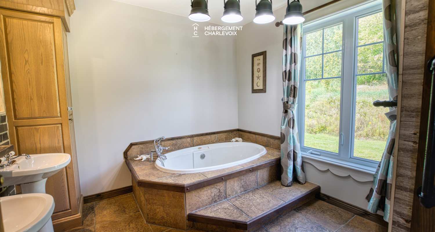 AZE-1255 - Come breathe the salty air of the St. Lawrence River