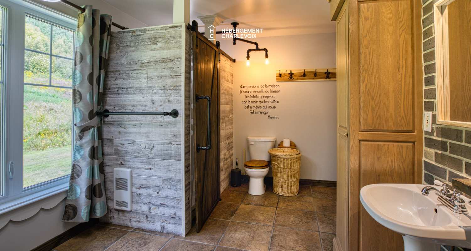 AZE-1255 - Come breathe the salty air of the St. Lawrence River