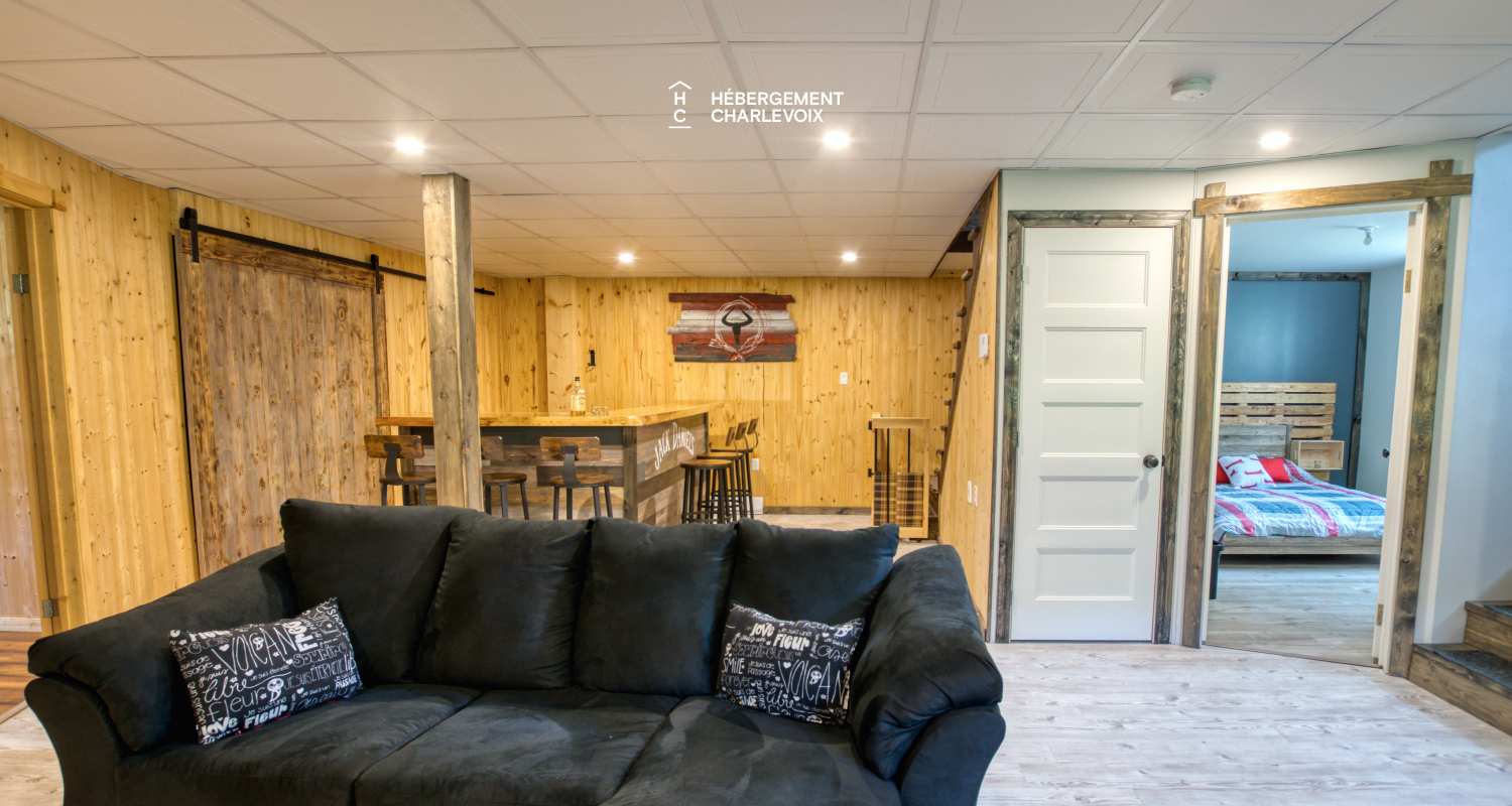 AZE-1255 - Come breathe the salty air of the St. Lawrence River