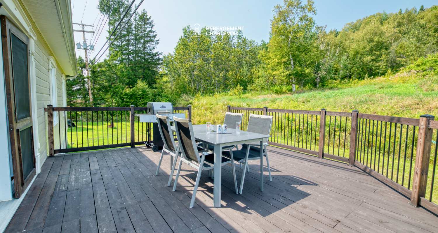 AZE-1255 - Come breathe the salty air of the St. Lawrence River