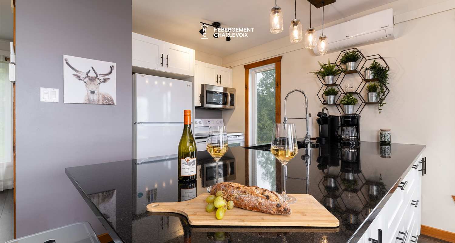 BAL-10-1 - Privacy and tranquility with the St. Lawrence River