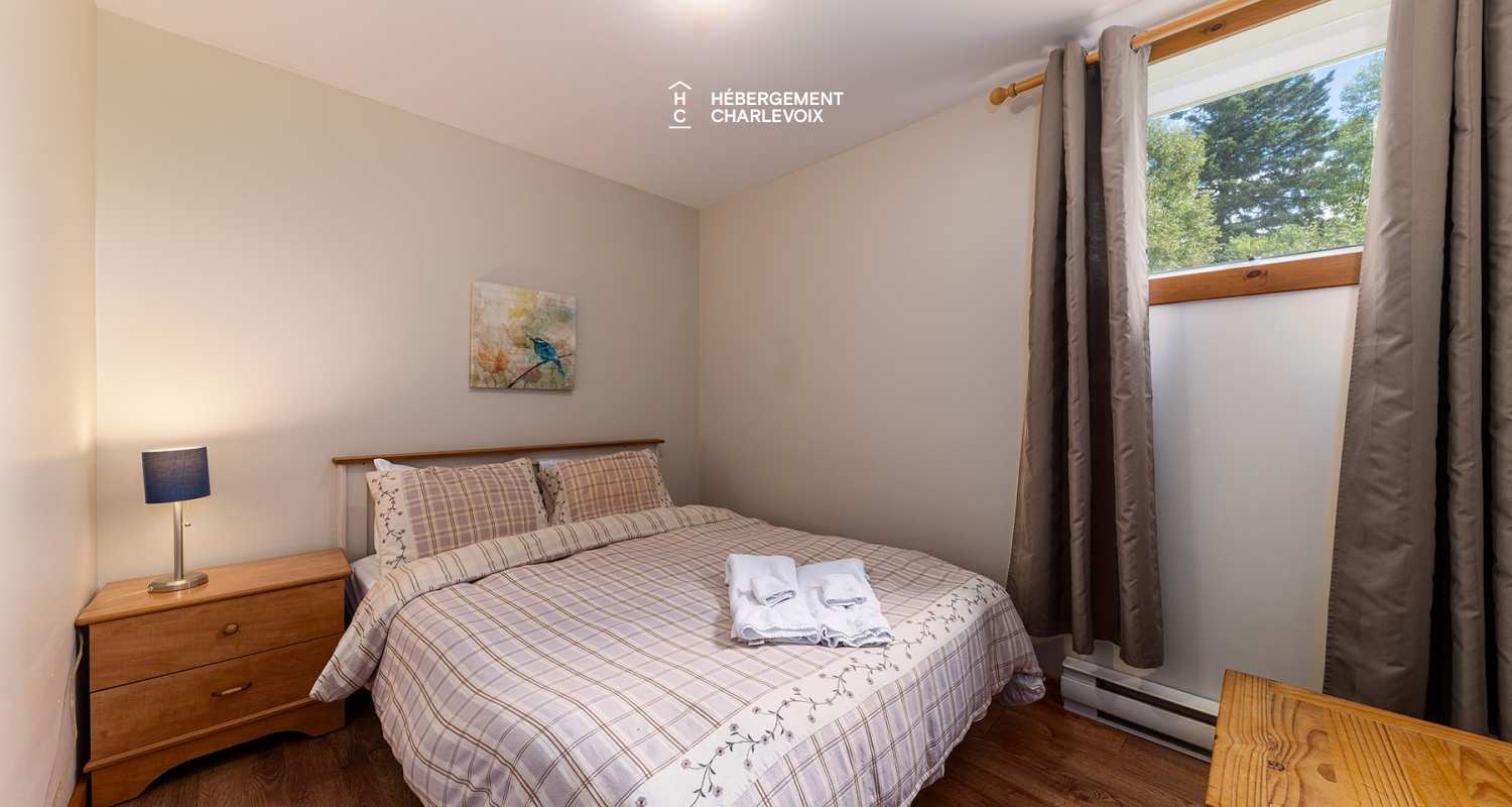 BAL-10-1 - Privacy and tranquility with the St. Lawrence River