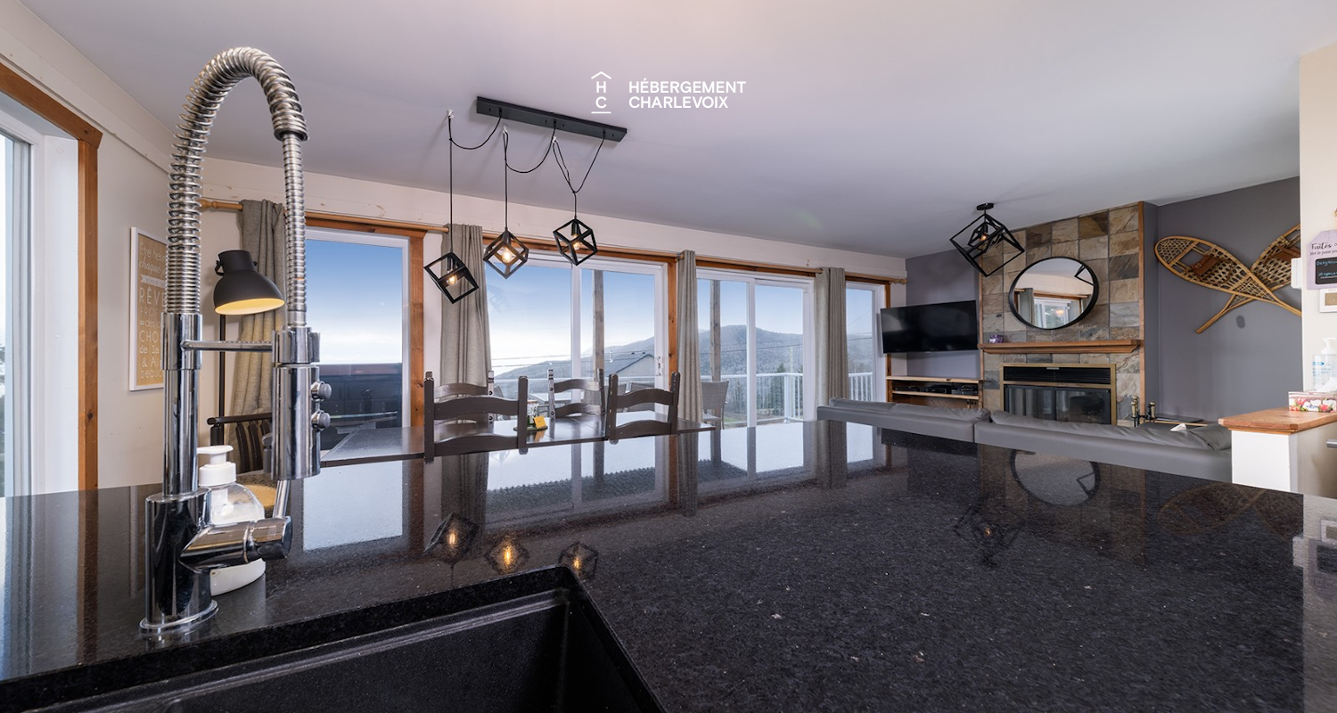 BAL-10-1 - Privacy and tranquility with the St. Lawrence River