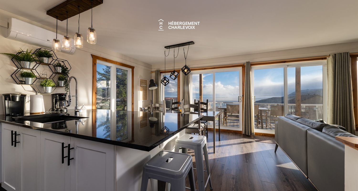 BAL-10-1 - Privacy and tranquility with the St. Lawrence River