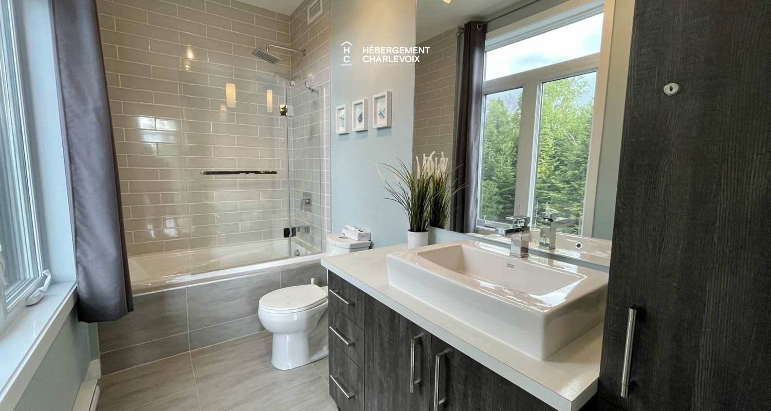 BLT-8 - Mountains and the St. Lawrence River as companion