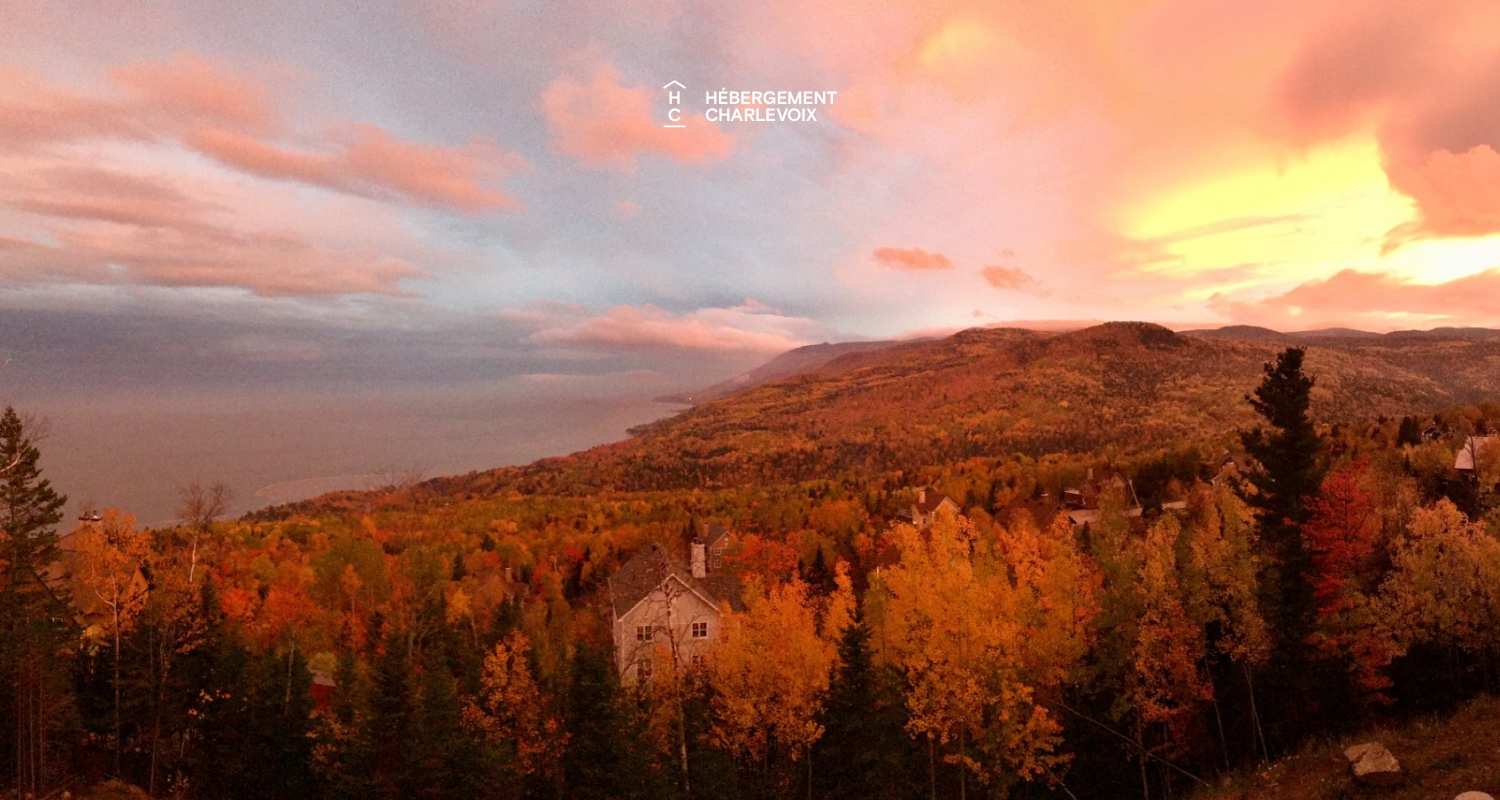 BRI-43 - Une vue panoramique sur fleuve et montagnes
