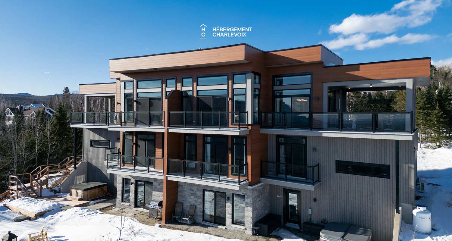 BRI-43 - Une vue panoramique sur fleuve et montagnes