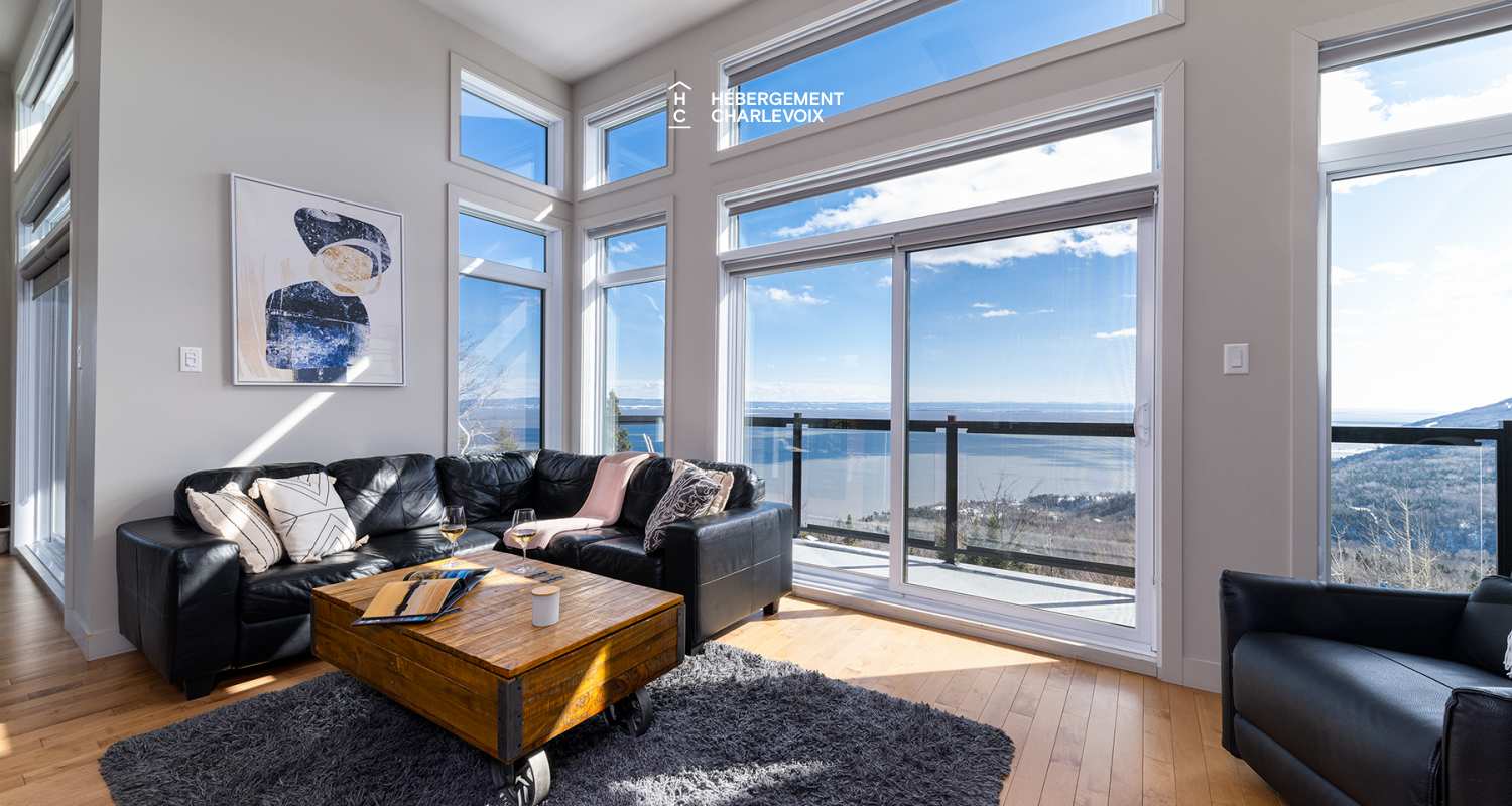 BRI-43 - Une vue panoramique sur fleuve et montagnes