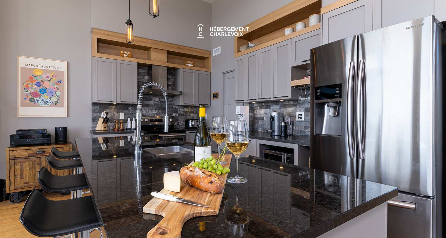 BRI-43 - Une vue panoramique sur fleuve et montagnes