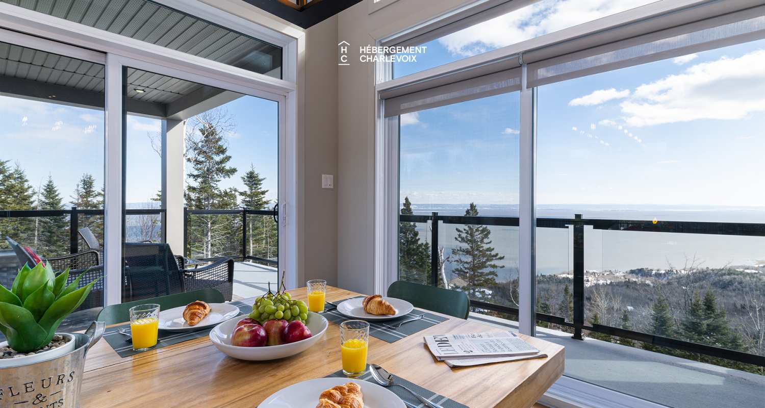 BRI-43 - Une vue panoramique sur fleuve et montagnes