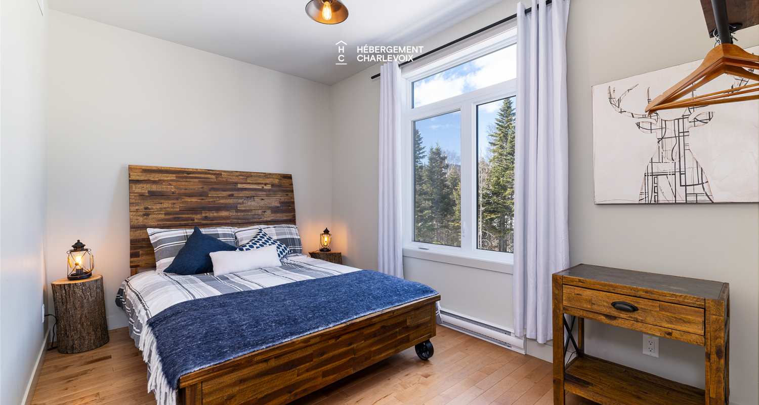 BRI-43 - Une vue panoramique sur fleuve et montagnes