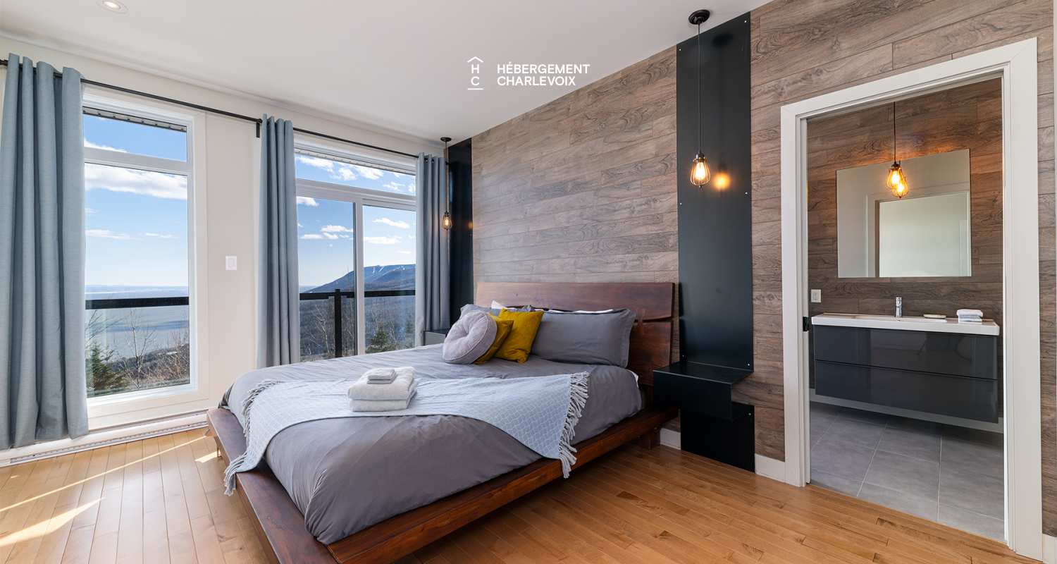 BRI-43 - Une vue panoramique sur fleuve et montagnes