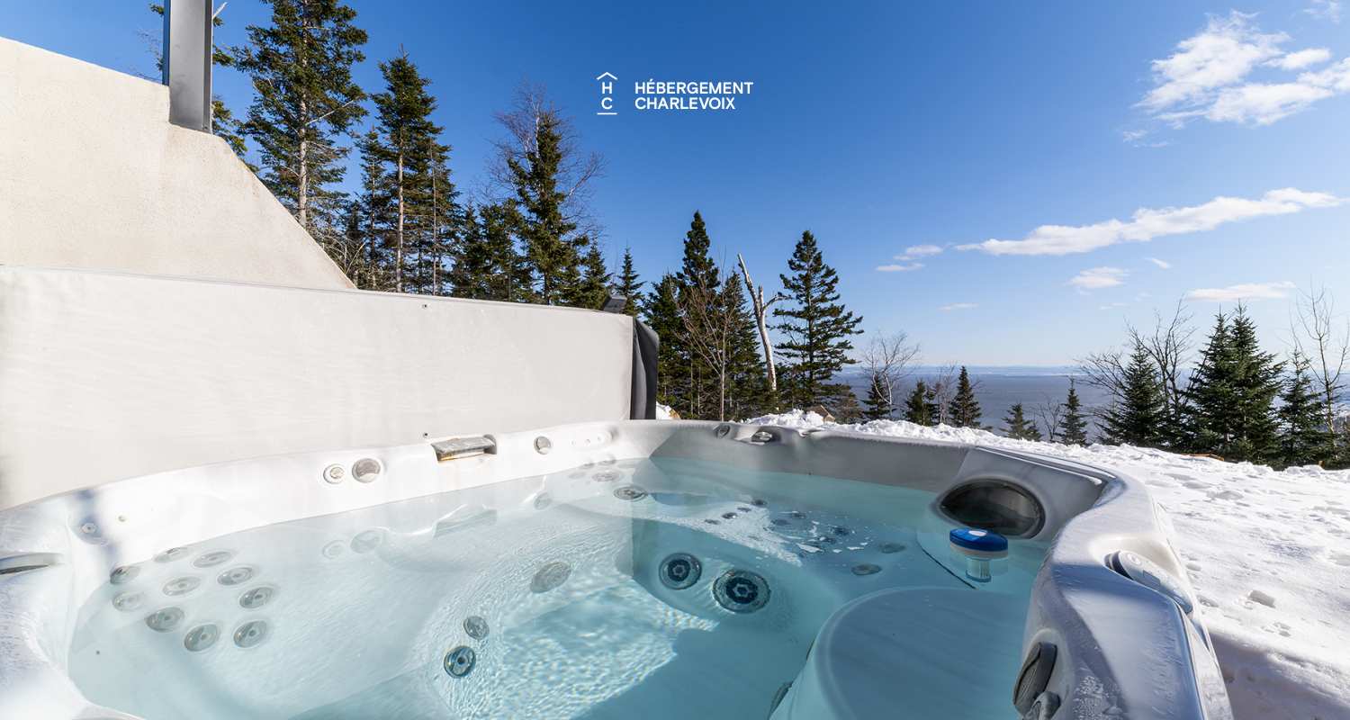 BRI-43 - Une vue panoramique sur fleuve et montagnes