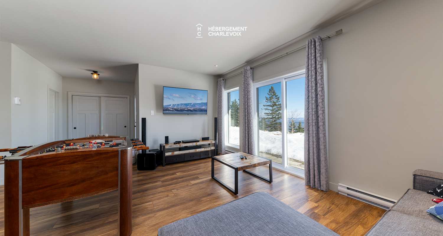 BRI-43 - Une vue panoramique sur fleuve et montagnes