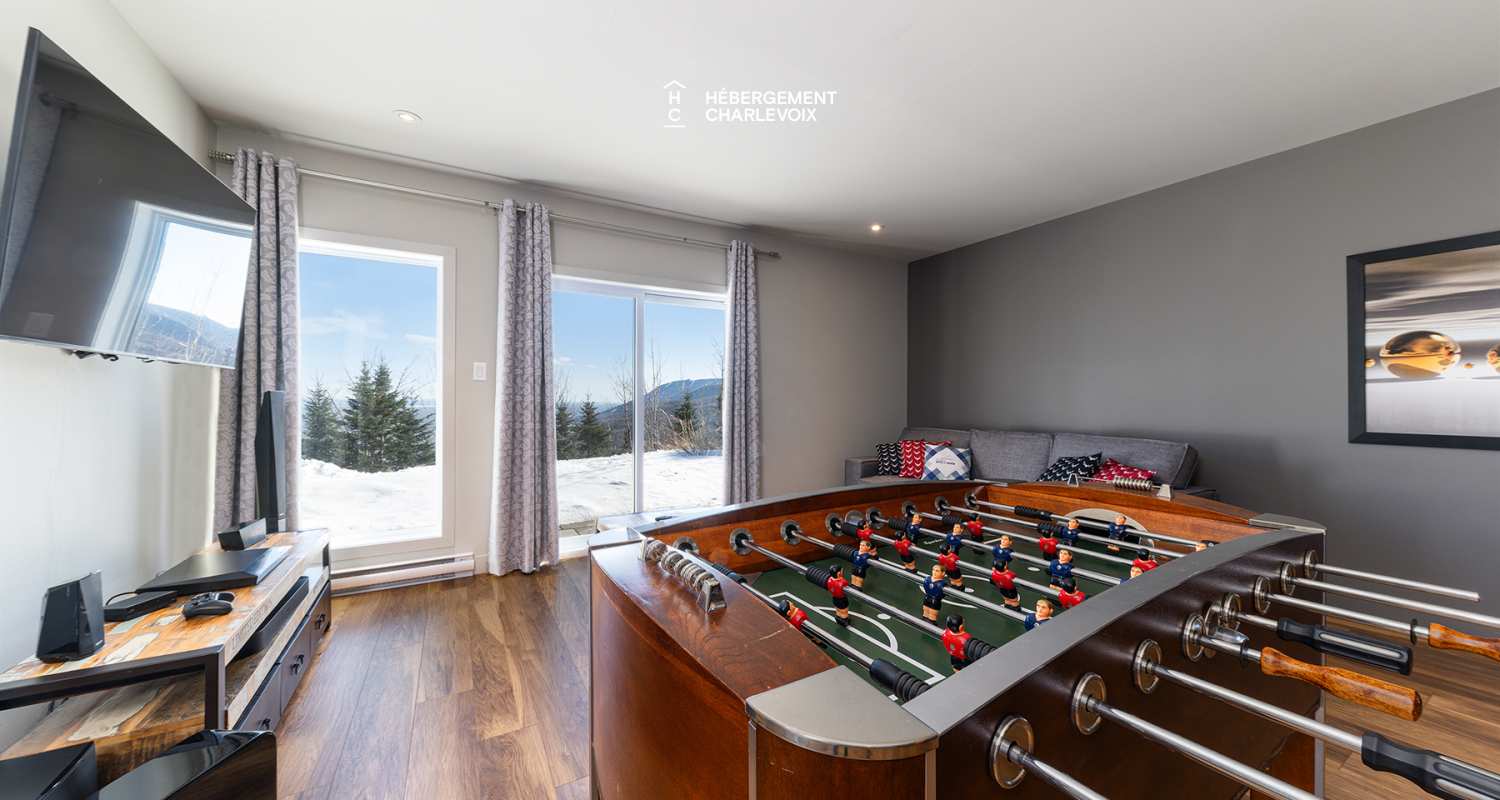 BRI-43 - Une vue panoramique sur fleuve et montagnes