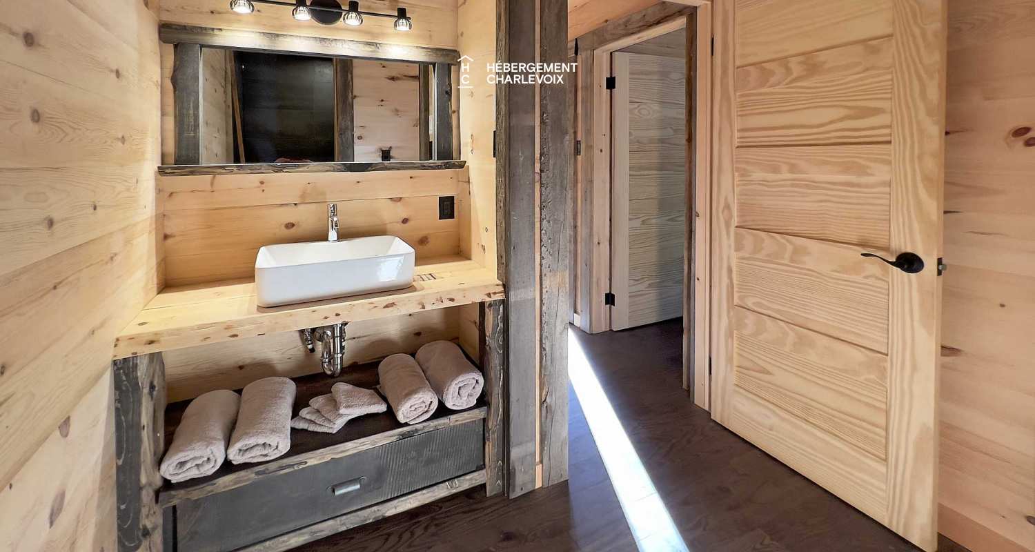 CAB-95 - Located in nature, in the heart of Charlevoix in the boreal forest of Quebec.