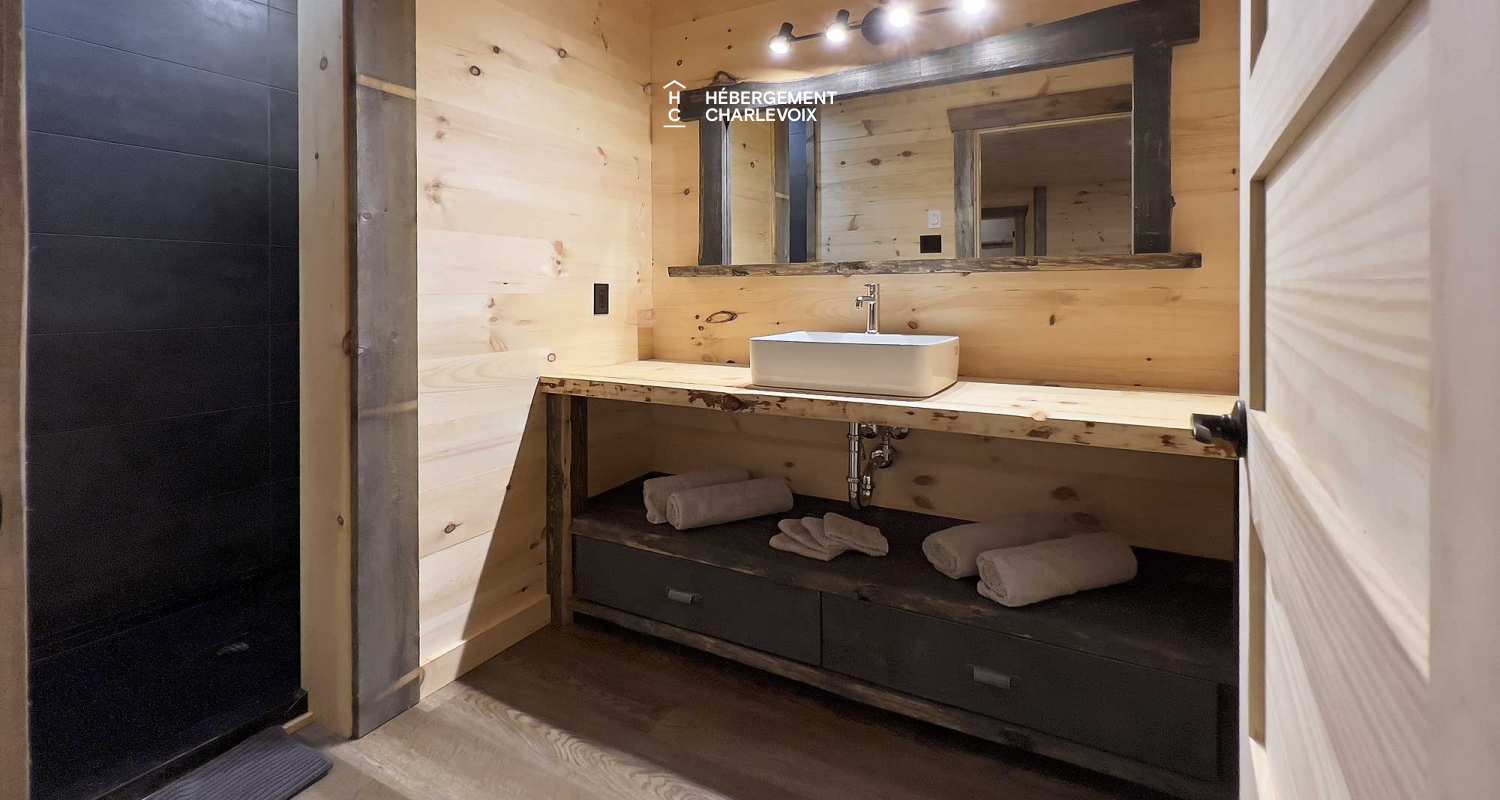 CAB-95 - Located in nature, in the heart of Charlevoix in the boreal forest of Quebec.