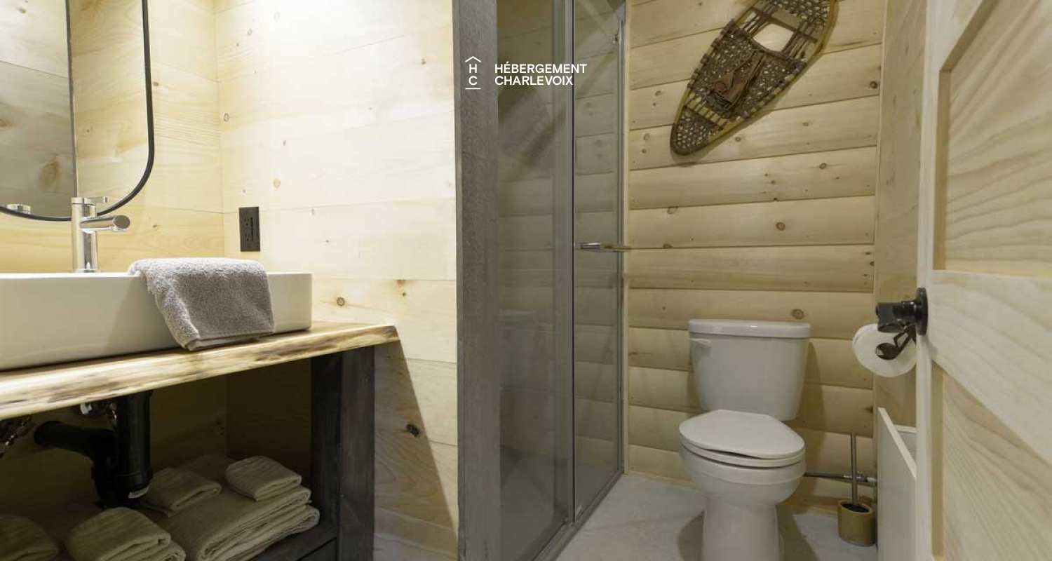 CAB-15-5 - LOCATED 500 M FROM THE MONT GRAND-FONDS SKI RESORT