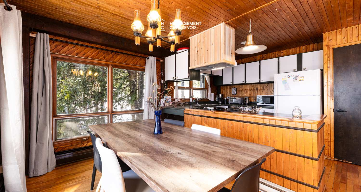 CAN-1545 - Maison centenaire dans une zone boisée