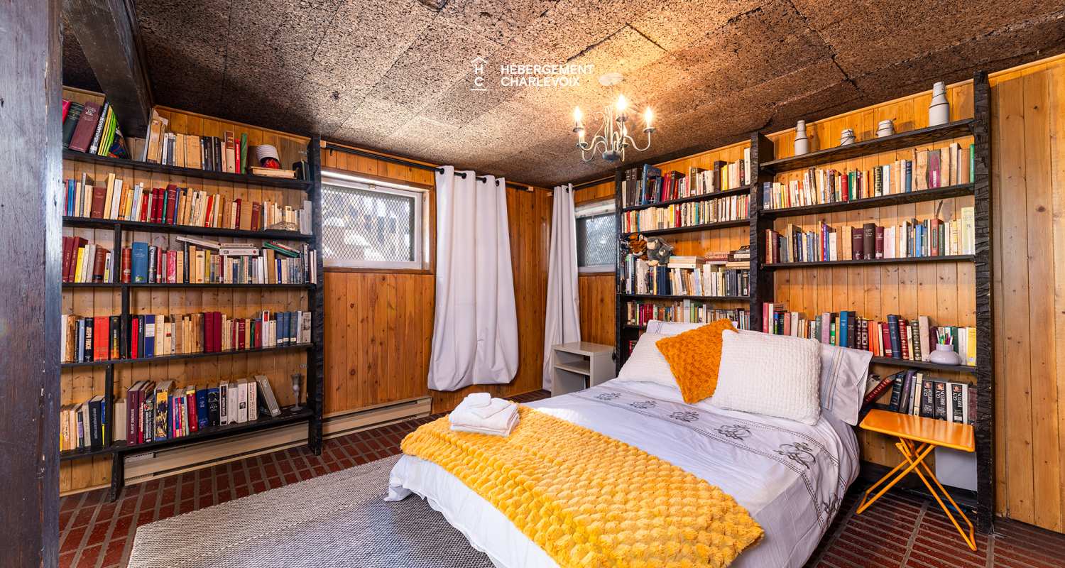 CAN-1545 - Maison centenaire dans une zone boisée