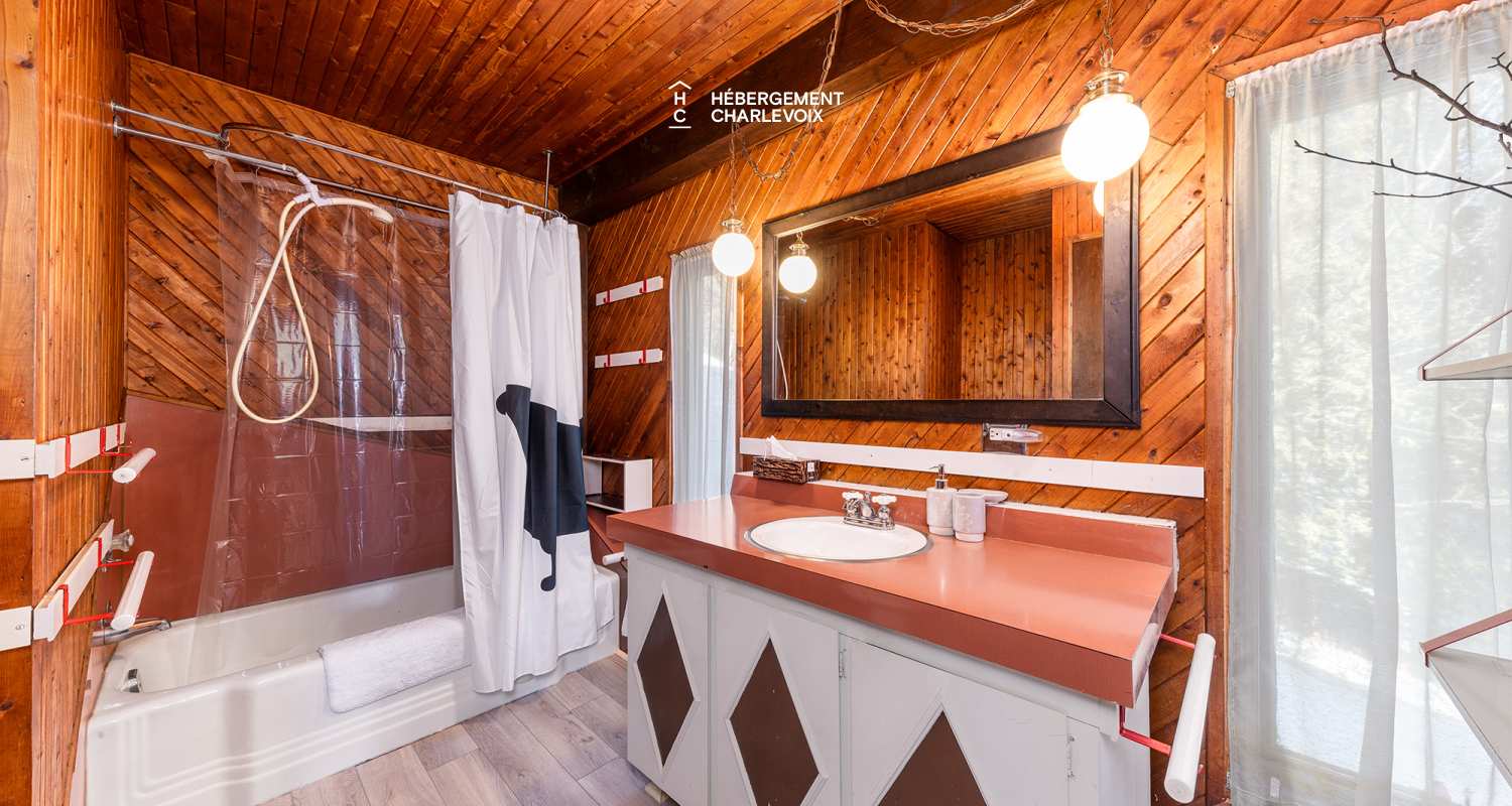 CAN-1545 - Maison centenaire dans une zone boisée