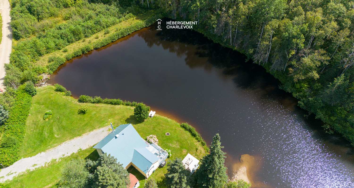 CHA-10 - NOUVEAU...À proximité du Massif aux abords d'un lac
