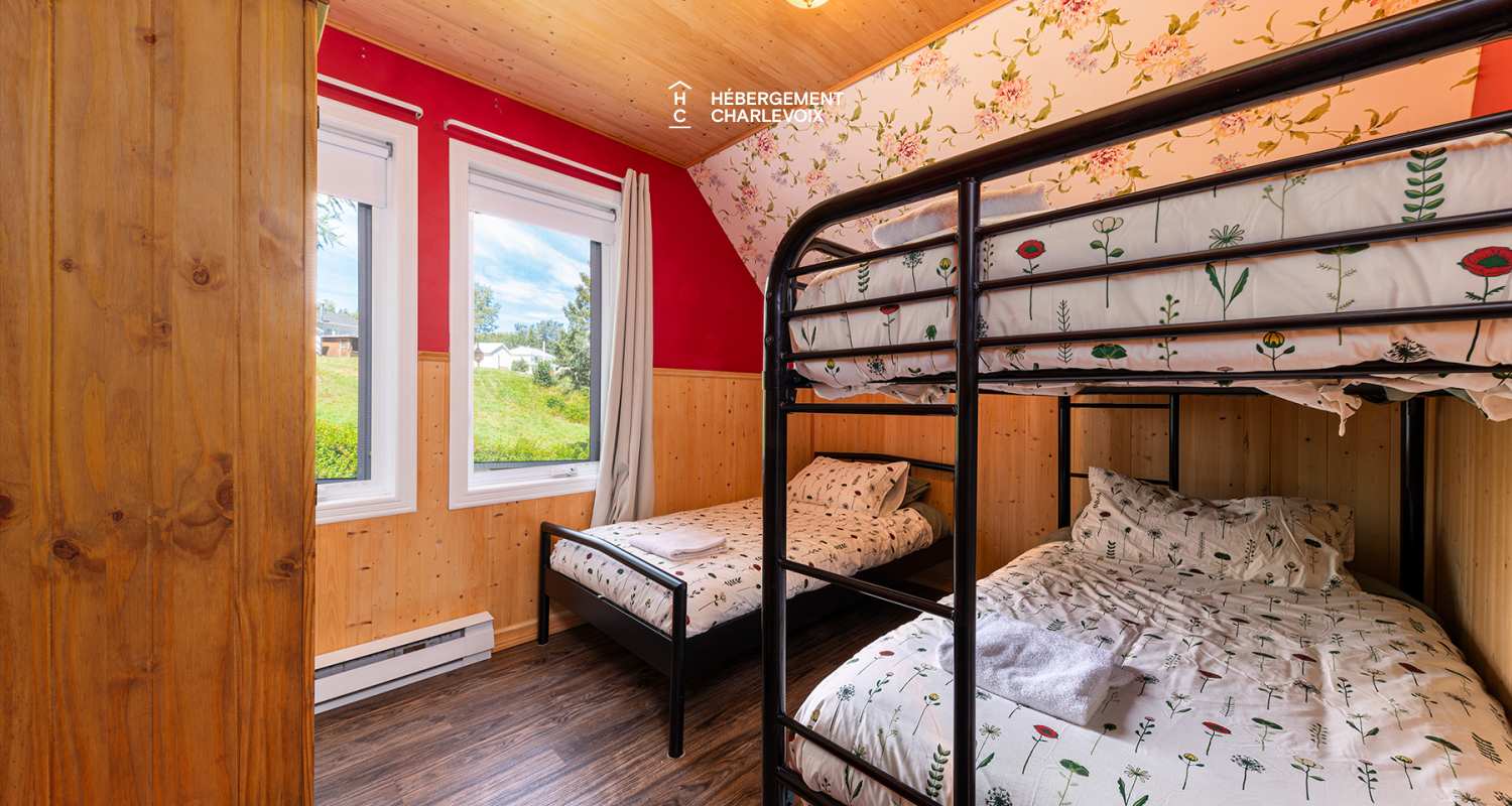 CHA-10 - NOUVEAU...À proximité du Massif aux abords d'un lac