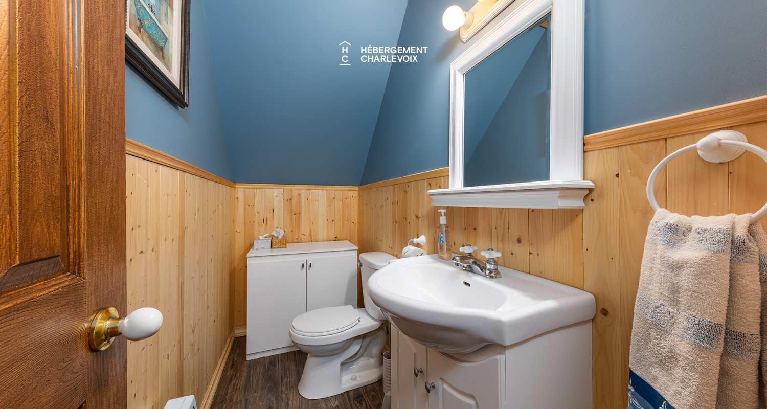 CHA-10 - NOUVEAU...À proximité du Massif aux abords d'un lac