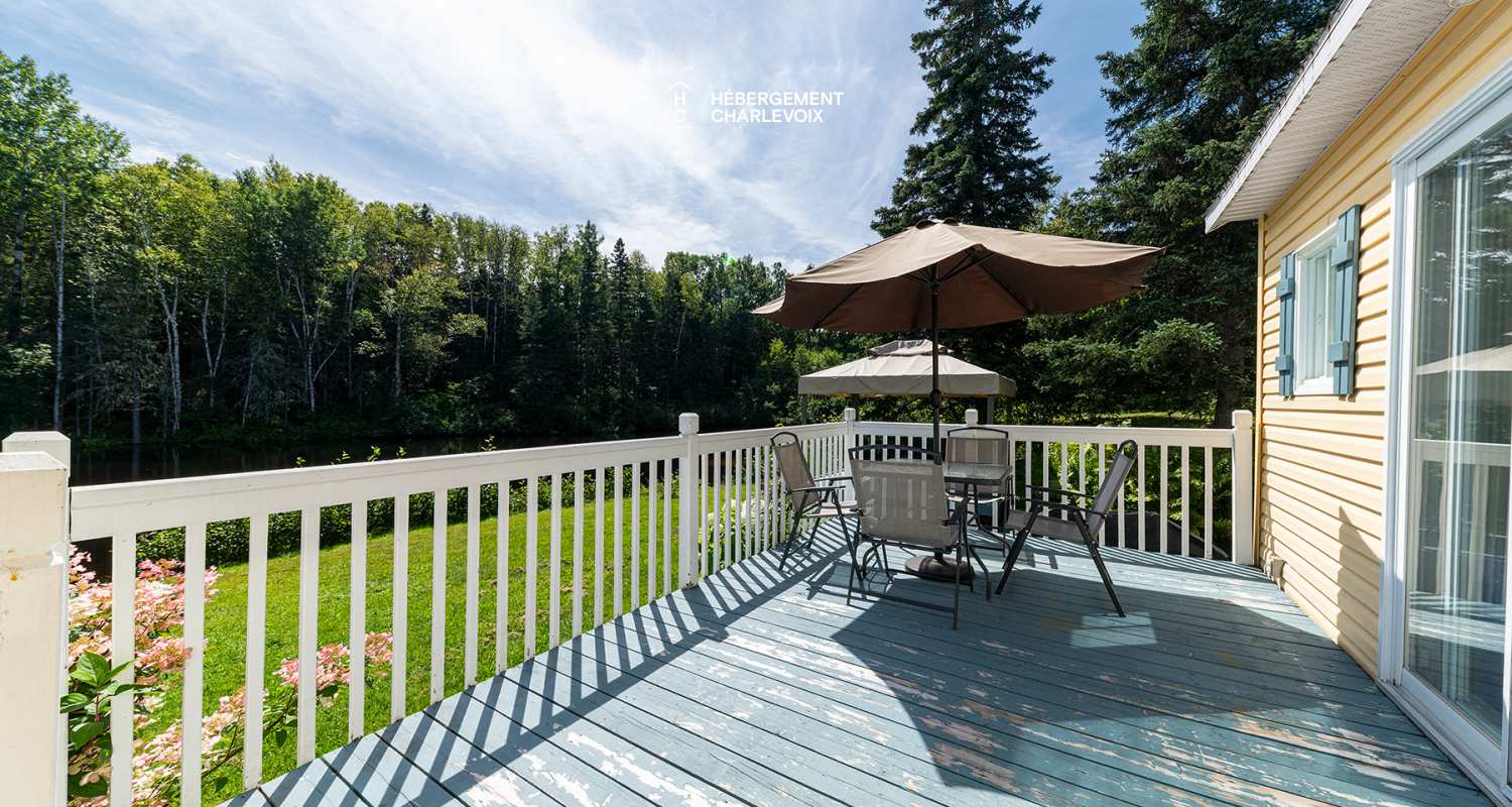 CHA-10 - NOUVEAU...À proximité du Massif aux abords d'un lac