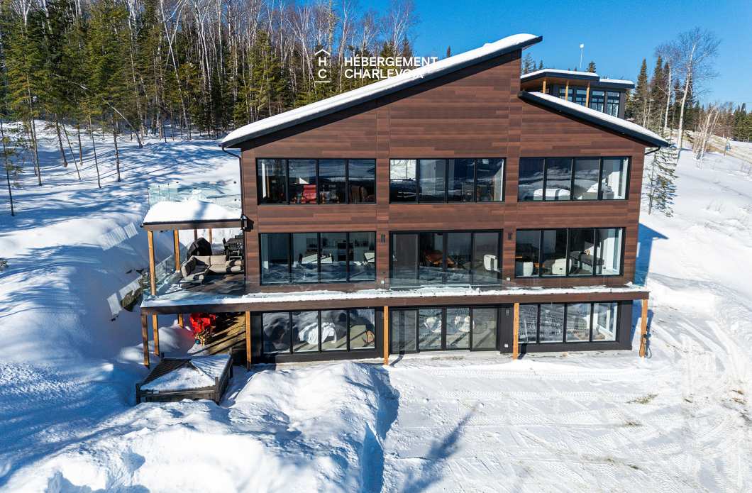 CHO-155 - Modernité et confort en plein centre de la nature Charlevoisienne!