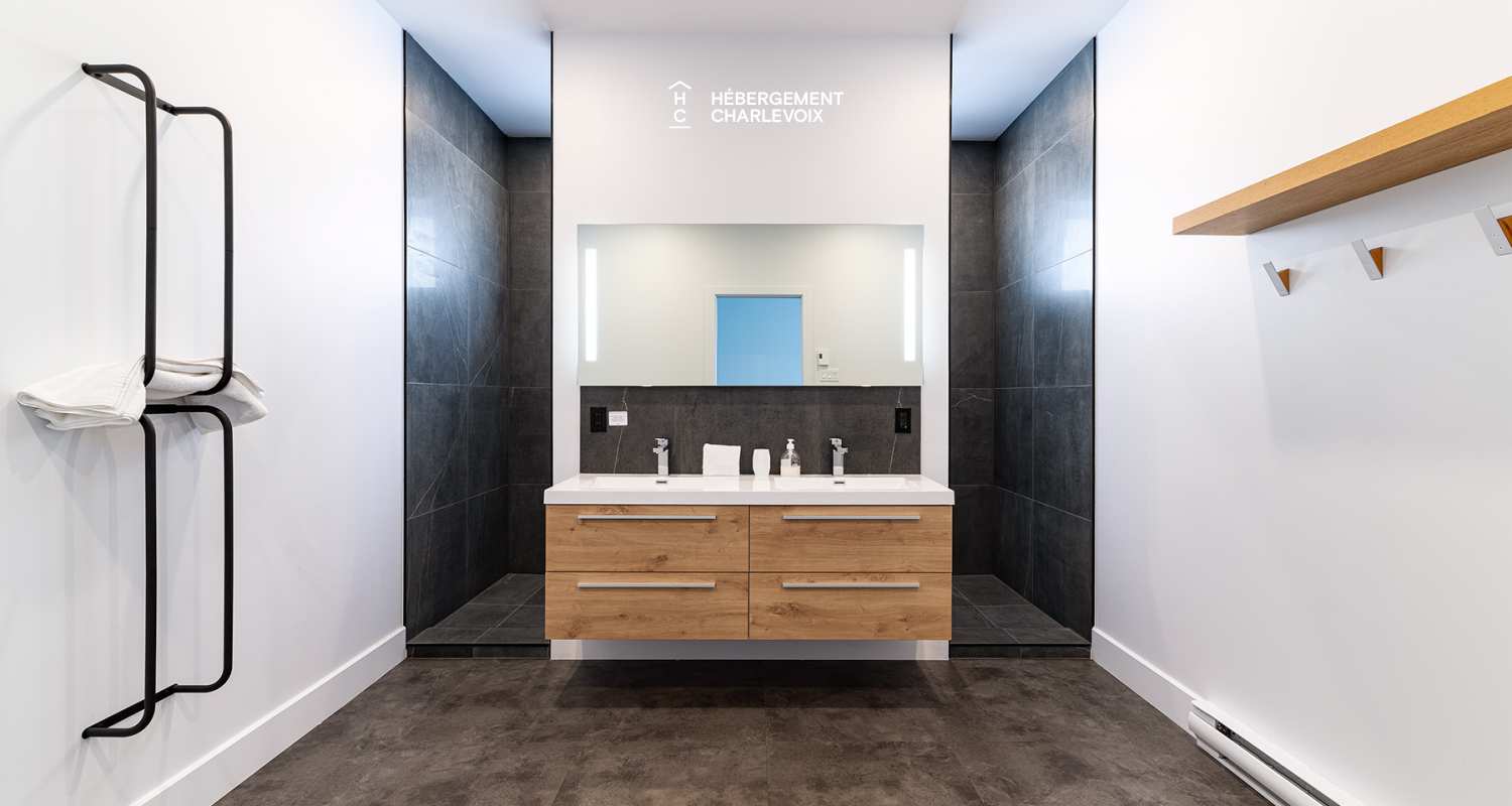 CHO-155 - Modernité et confort en plein centre de la nature Charlevoisienne!