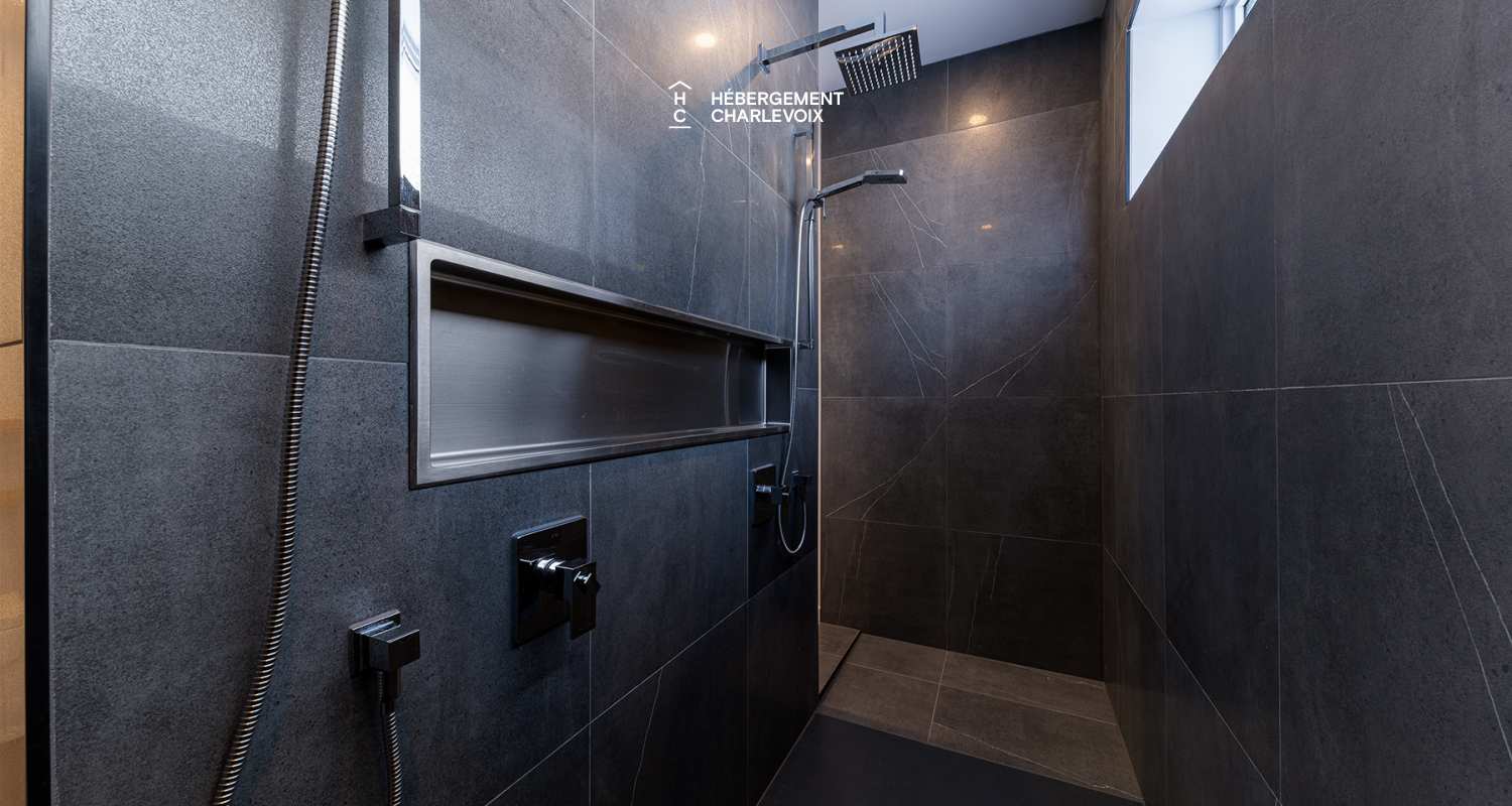 CHO-155 - Modernité et confort en plein centre de la nature Charlevoisienne!