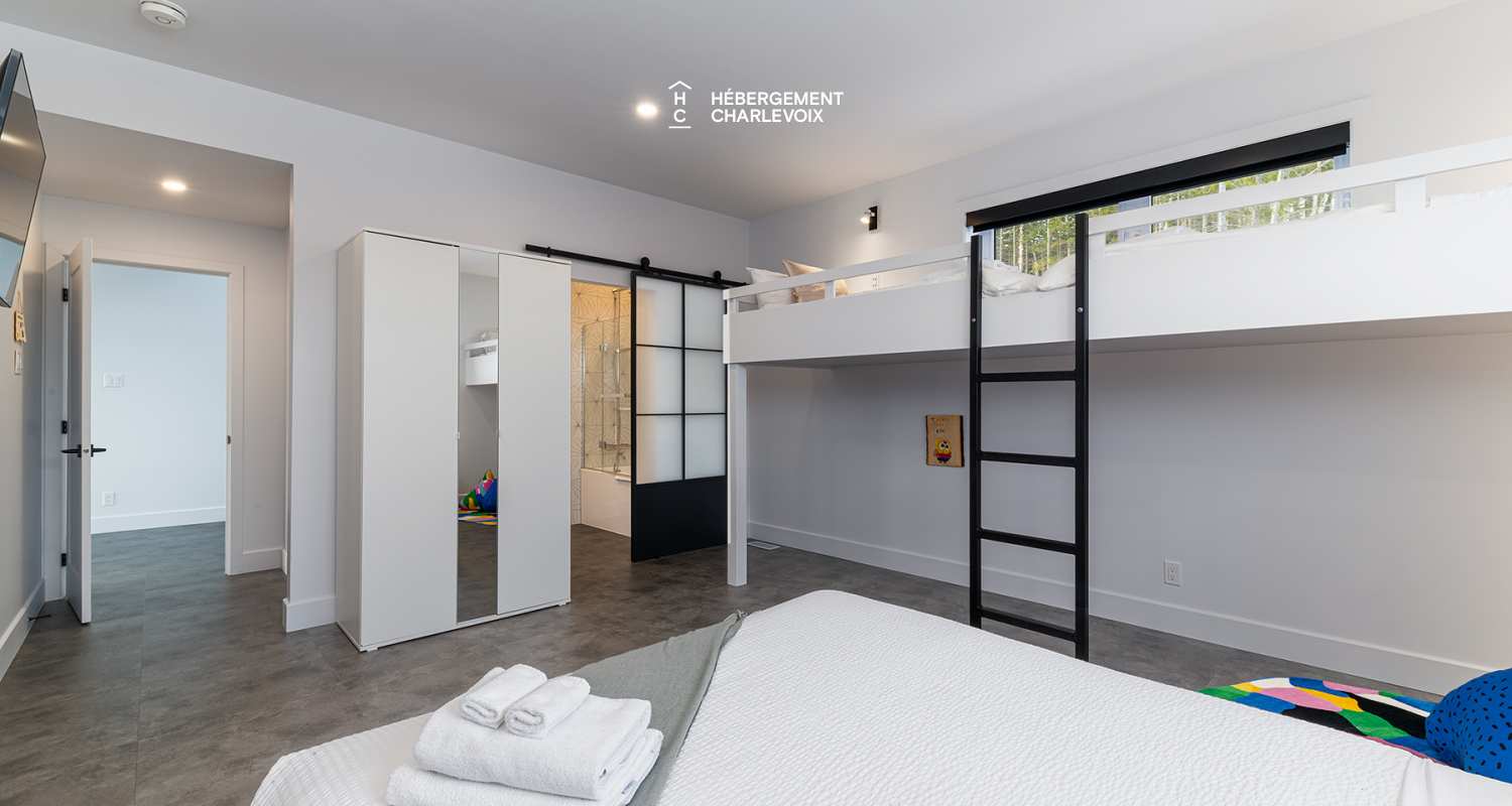 CHO-155 - Modernité et confort en plein centre de la nature Charlevoisienne!