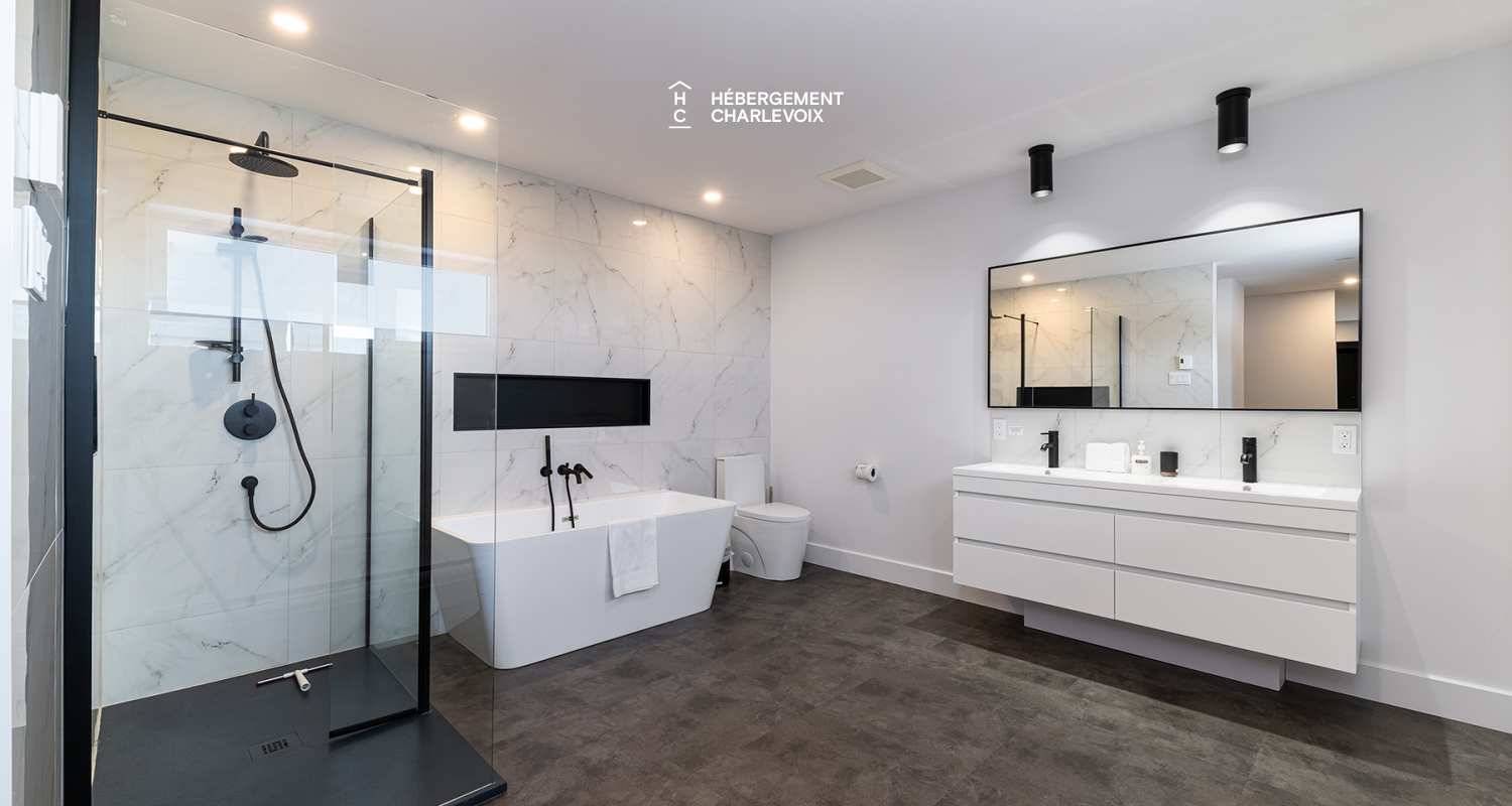 CHO-155 - Modernité et confort en plein centre de la nature Charlevoisienne!