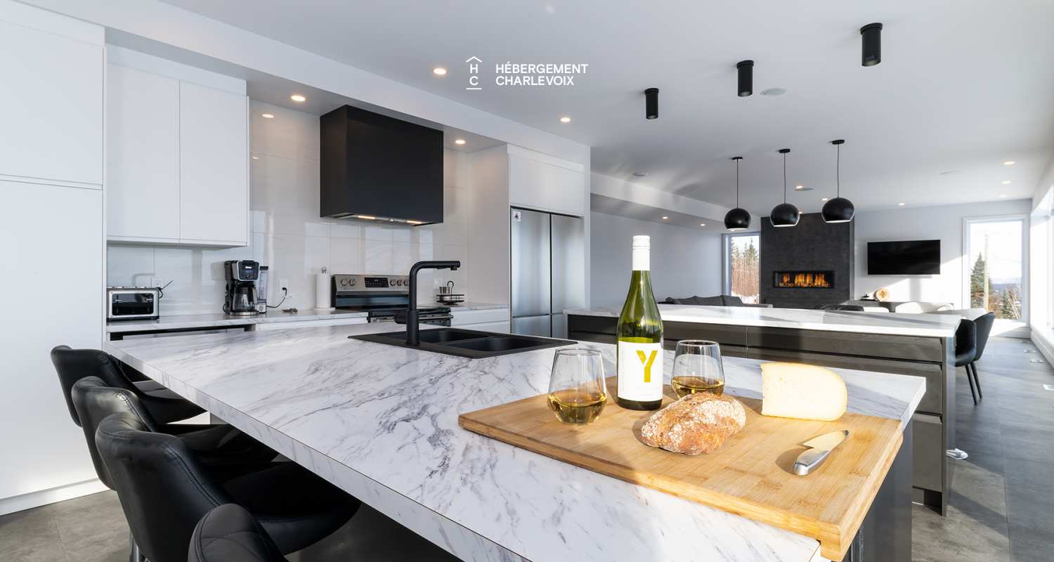 CHO-155 - Modernité et confort en plein centre de la nature Charlevoisienne!