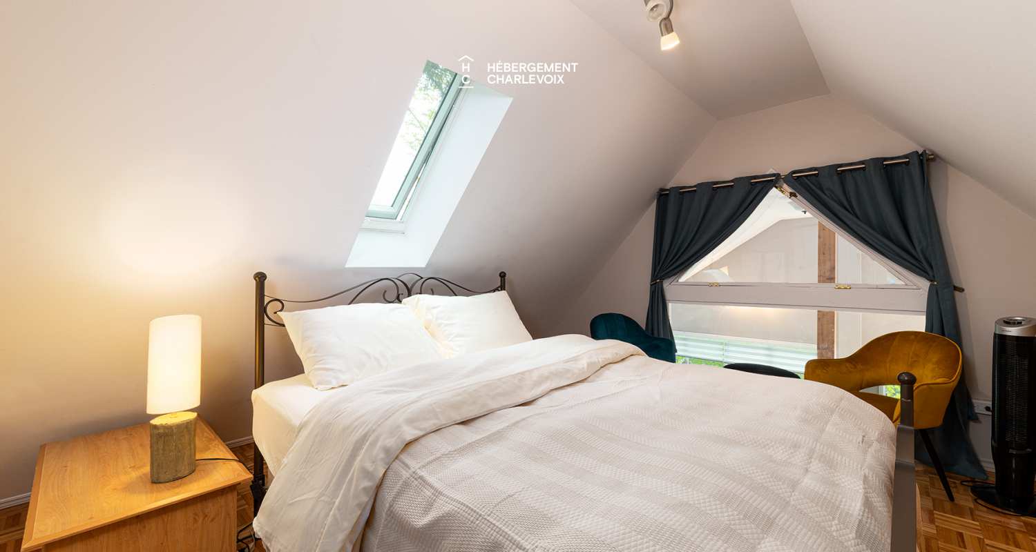 CHU-35 - Un spa accompagné d'une petite cascade d'eau