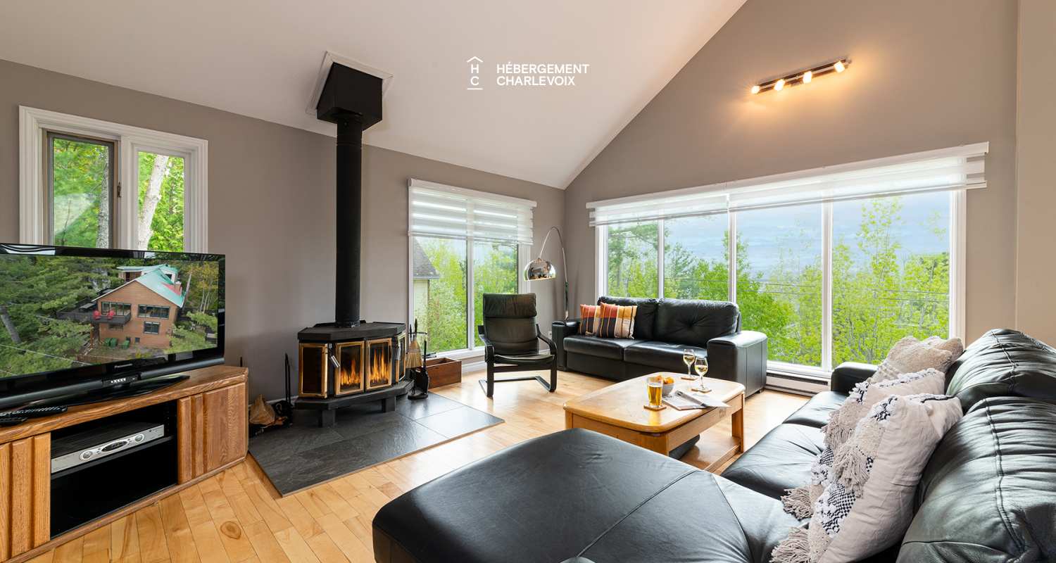 CHU-35 - Un spa accompagné d'une petite cascade d'eau