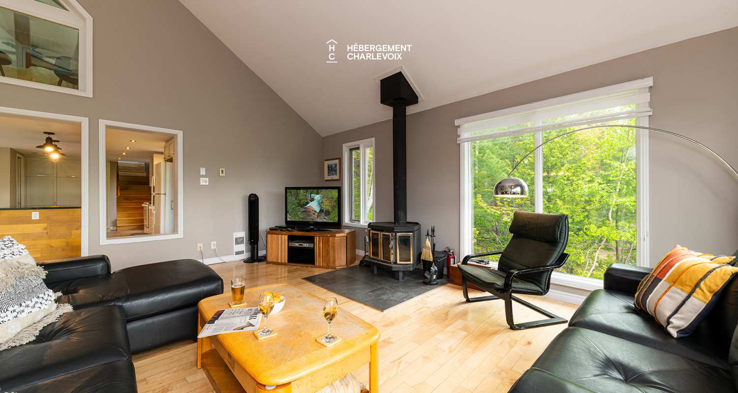 CHU-35 - Un spa accompagné d'une petite cascade d'eau